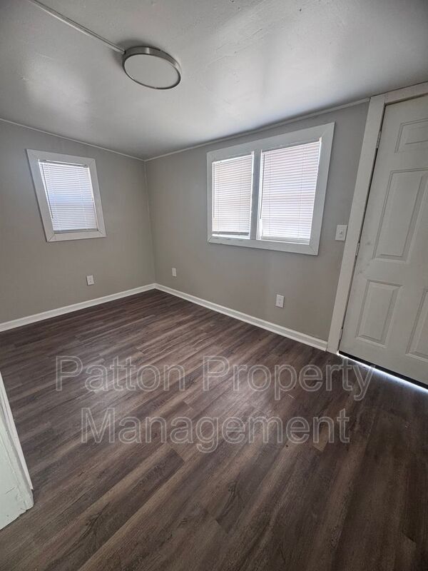 Building Photo - 3409 S Polk St