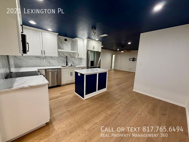 Photo - 2021 Lexington Pl