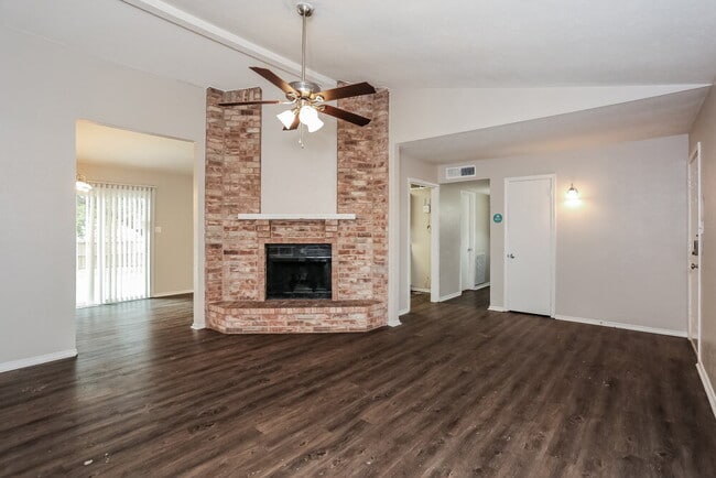 Photo - 456 Matterhorn St