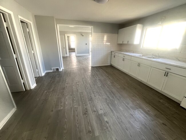 Building Photo - 417 W 17th St Unit 1