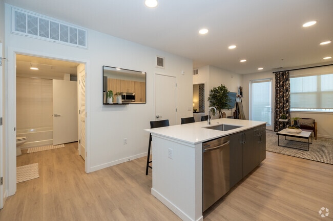 1BR, 1BA - 833SF - Kitchen - Sabine
