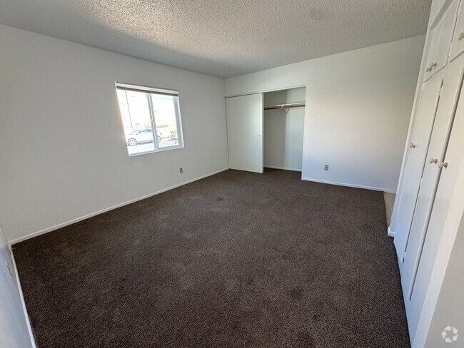 Building Photo - 201 W Newlove Dr Rental