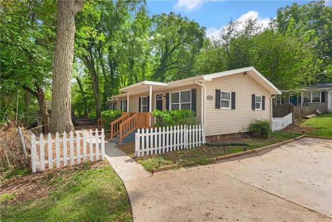 Photo - 2051 College Ave NE