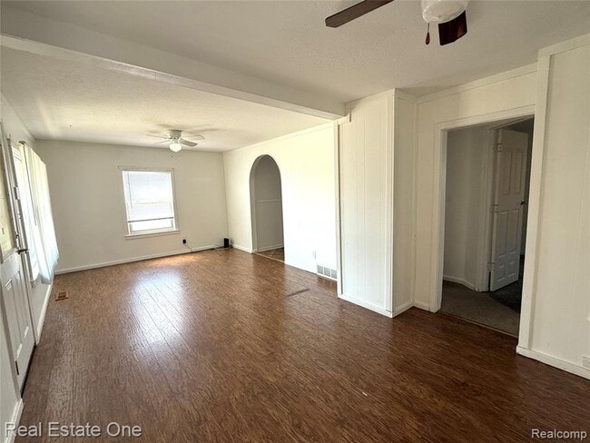 Photo - 5645 Fenton St