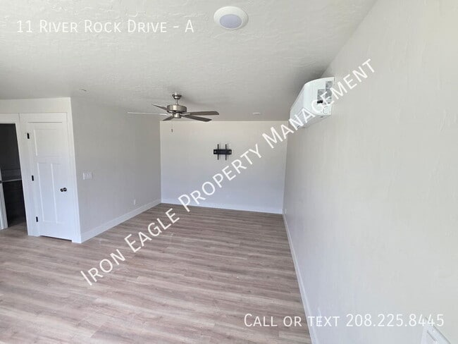Photo - 11 River Rock Dr