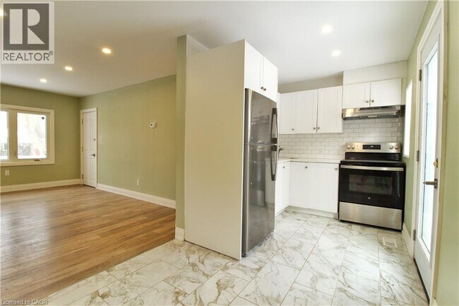 Photo - 1243 Langmuir Ave