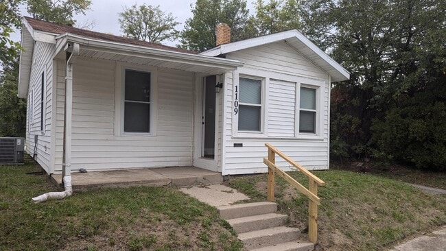 Building Photo - 1109 Cedar St