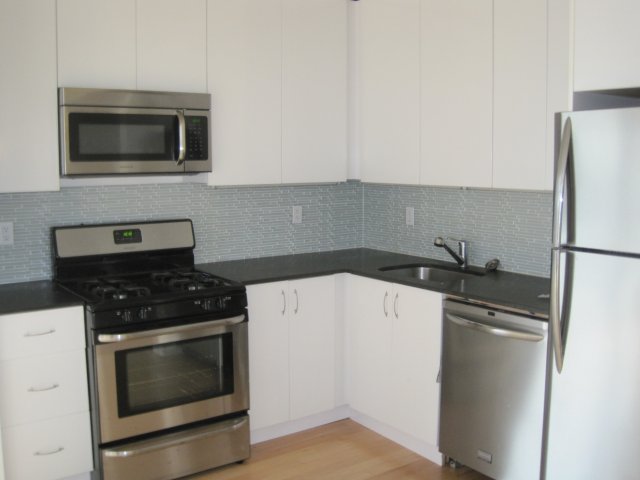 Kitchens Offer Granite & Stainless Steel - 175 SPENCER ST