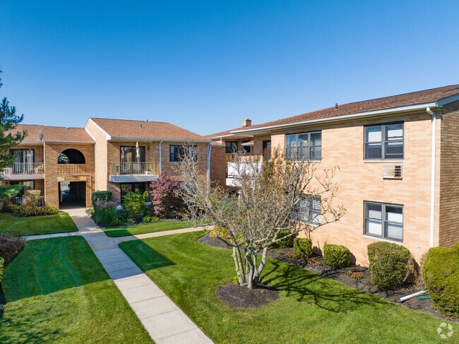 Photo - Town'n Harbor