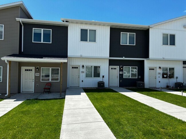 2-bedroom Townhome near Legacy High School! - 2-bedroom Townhome near Legacy High School!