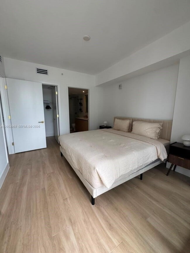Photo - 90 NE 32nd St Unidad 811