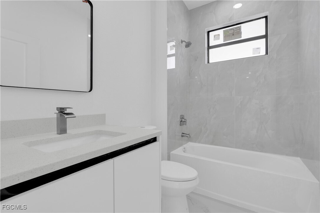 Photo - 3202 32nd St W