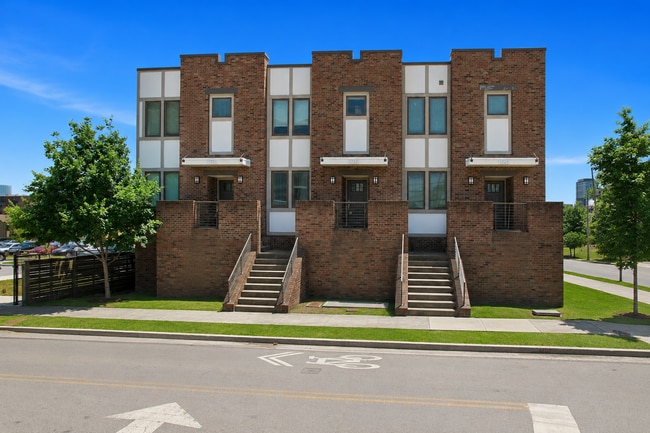Building Photo - Modern 2 Bedroom Townhouse