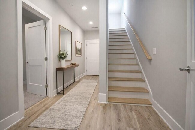 Photo - 2475 Sycamore Rd NW