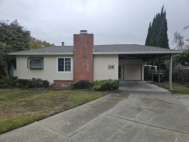 Long driveway for extra parking - 328 E Eaglewood Ave Casa