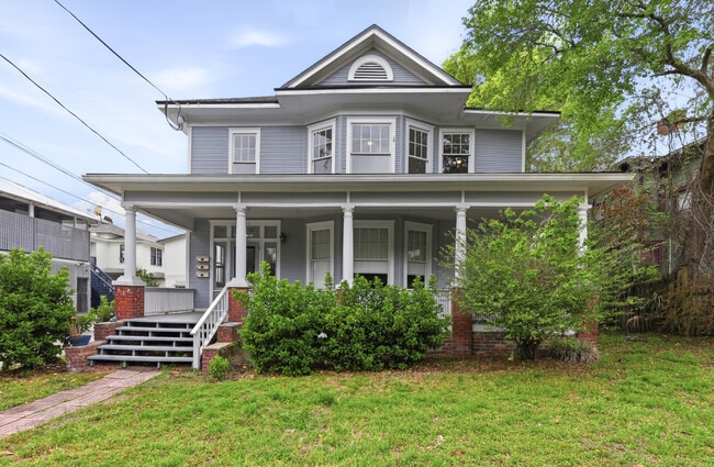 Photo - 2253 Herschel St