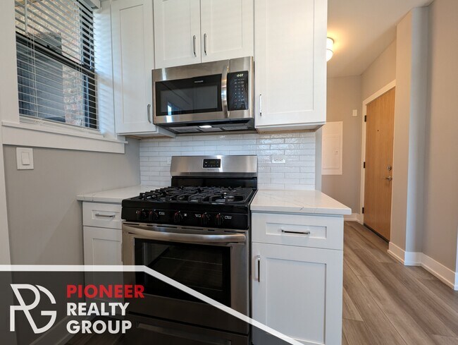 Photo - 3935 N Janssen Ave Unit #3943.5-E2