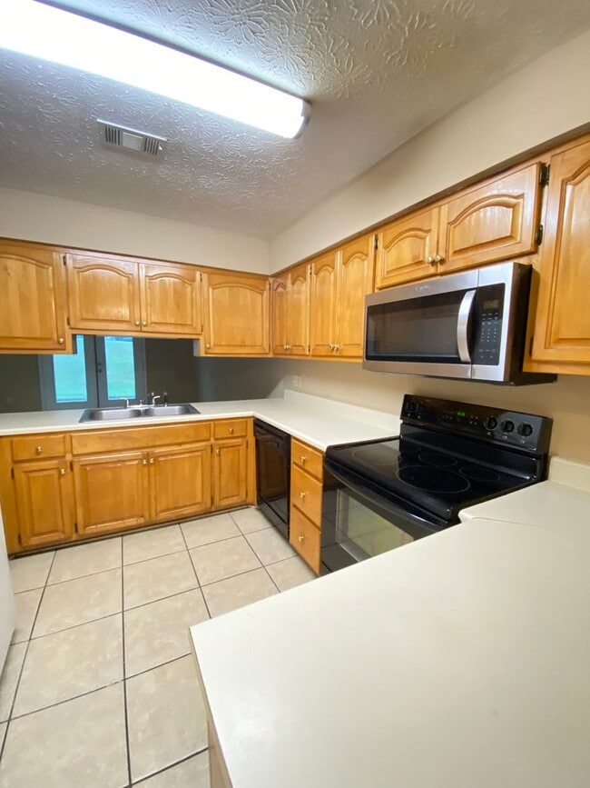 Photo - Duplex in Auburn!