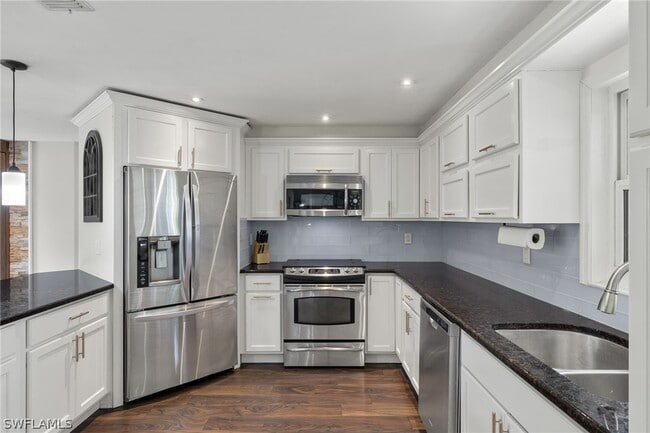 Photo - 210 29th St SW