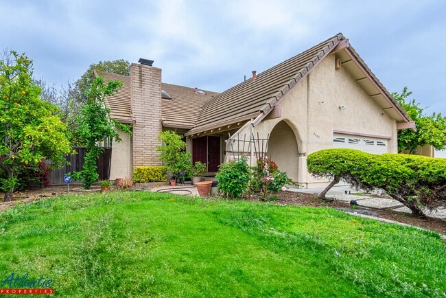 Building Photo - Lovely Home | Bonus Room | A/C | Solar Panels