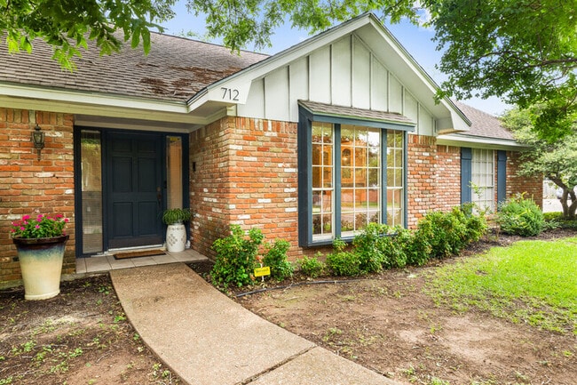 Photo - 712 Willow Creek Dr