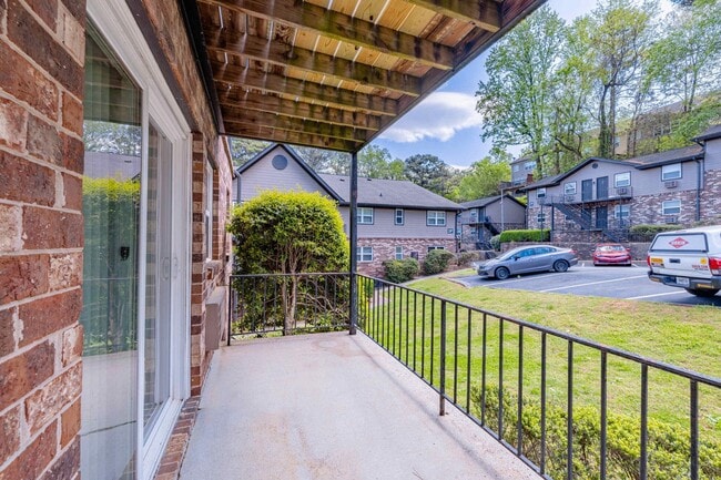 Building Photo - NEW 1x1!  Fantastic Emory area location - ... Unit 2219-05 Rental