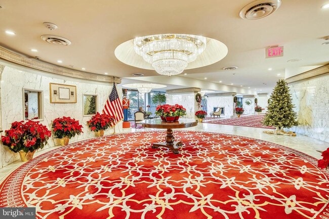 Building Photo - 1101 S Arlington Ridge Rd Unit 1208