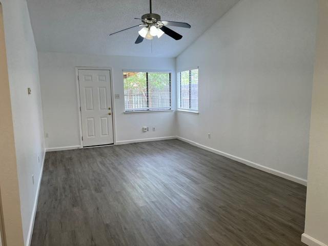 Photo - 1428 W Braker Ln