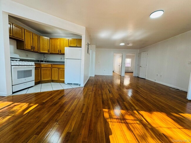 Photo - 53 W 192nd St Unit 3A