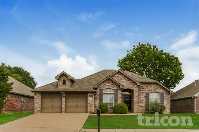 Building Photo - 229 Willow Creek Dr