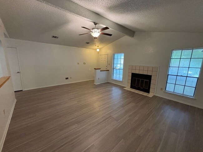 Photo - 3/2 in the Heart of North Austin!
