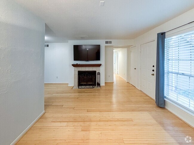 Building Photo - 1860 White Oak Dr Rental