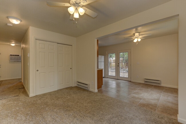 Photo - 114 N Willow St Unit B  (Back House)