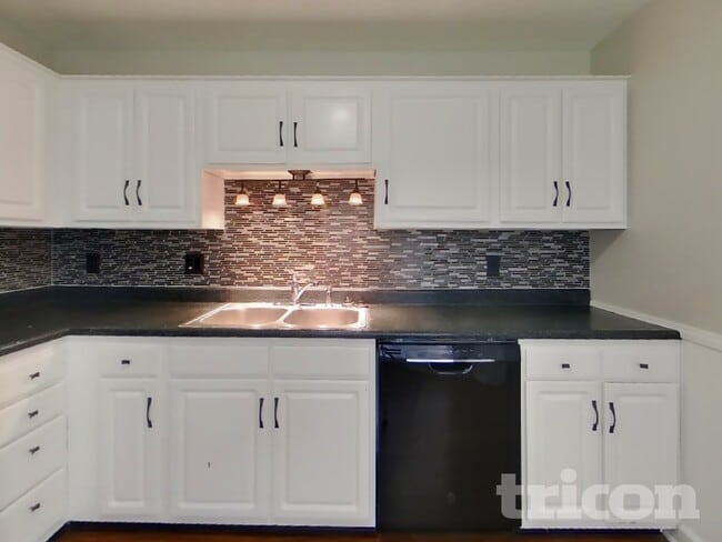 Photo - 284 Woodfield Dr