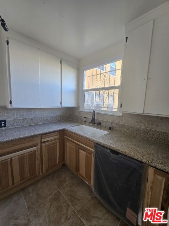 Photo - 3311 1/2 W 78th St Unit 112