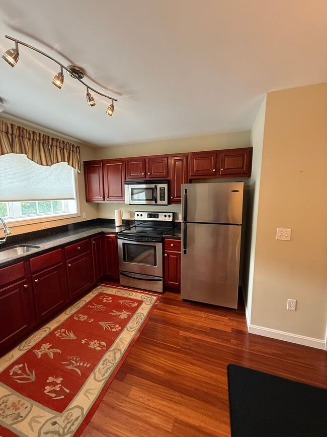Building Photo - Furnished 2 Bedroom Condo Available for 1 ...