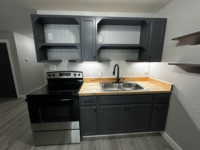 Photo - FULLY REMODELED 2 Bedroom Apartment with l... Unidad 316 Scarsdale Cir 1B