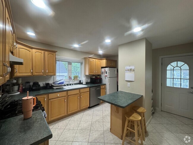 Building Photo - 53 Farragut Ave Unit 2 Rental