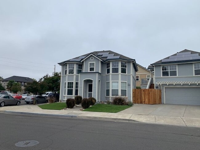 Photo - ~4 Bedroom 2.5 Bath House ~ Includes Water & has Solar ~ Huge Savings on Utilities ~