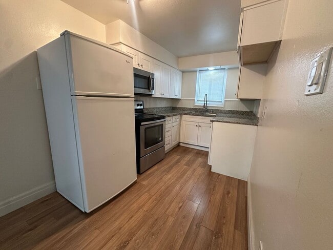 Building Photo - 145 Keystone Pl Unit 145 Keystone Place A