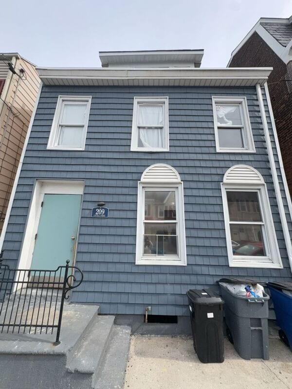 Building Photo - 209 Cattell St Unit 1F