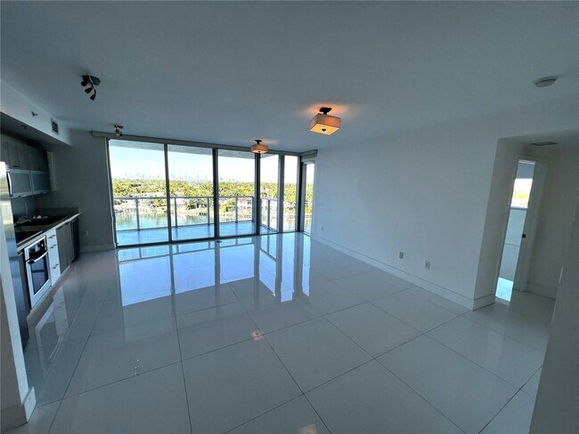 Photo - 6700 Indian Creek Dr Unit 807