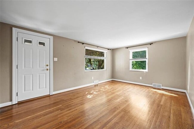 Photo - Cozy Cape Cod Charm with a Big Backyard in...