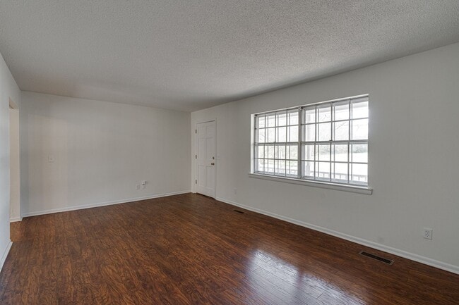 Photo - Ranch Style 3 bedroom 1.5 Bath for rent!