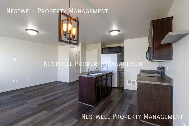 Photo - 2444 Andover St