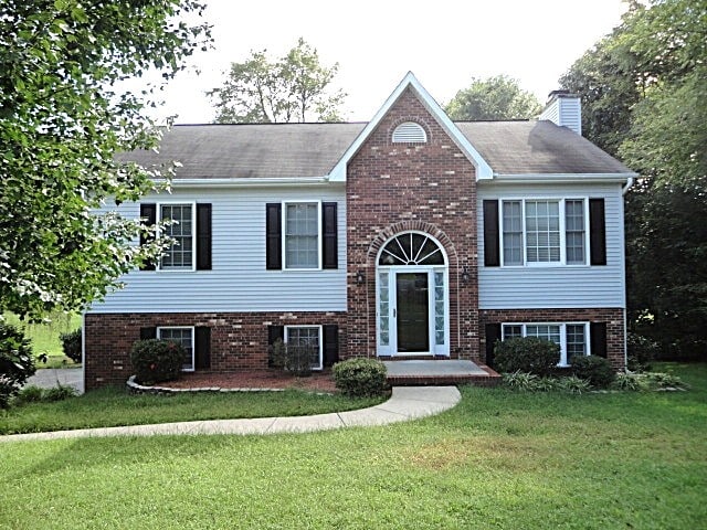 Building Photo - 180 River Crest Ct Rental