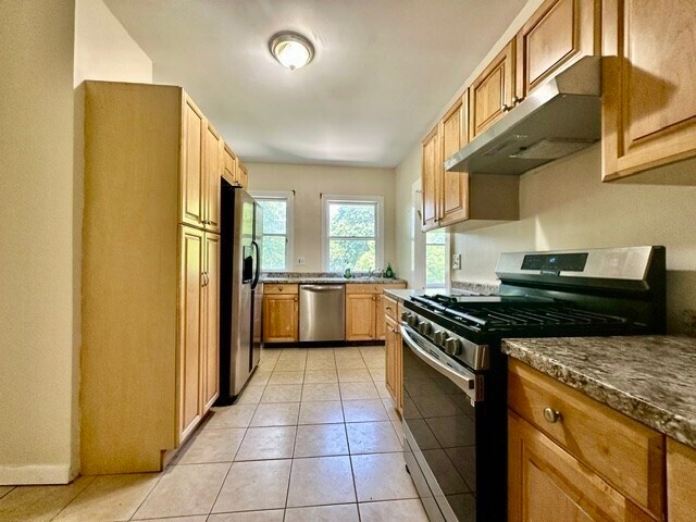Building Photo - 206 Sumner St Unit 6