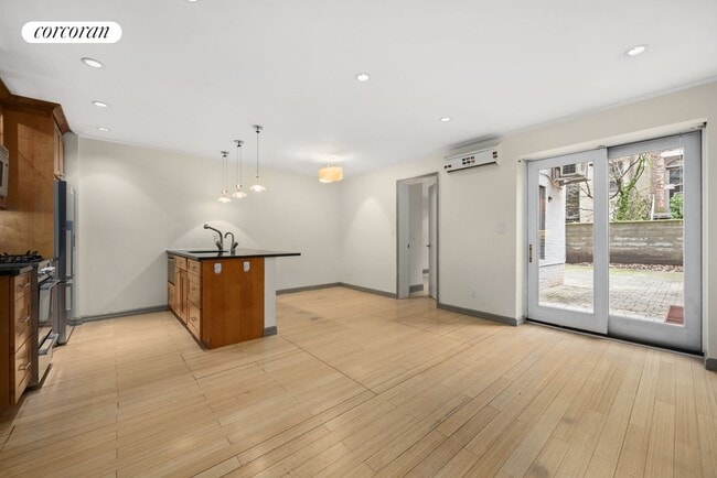 Photo - 42 W 88th St