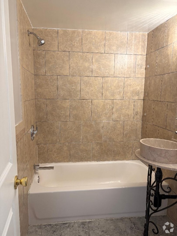 Building Photo - 3415 5th St SE Rental