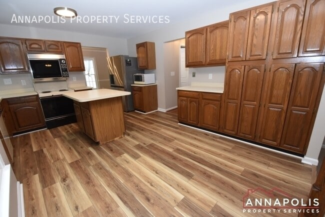 Photo - 3144 Stonehenge Dr